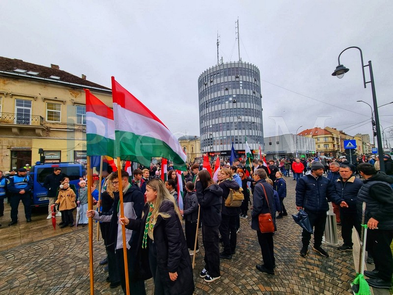Înghesuială, nu glumă! Aproape 800 de sătmăreni au solicitat cetățenia maghiară