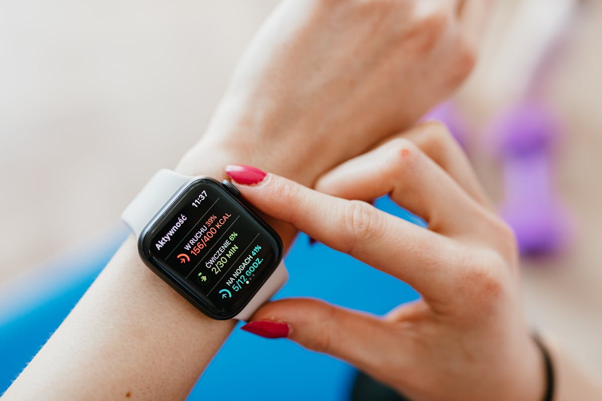 Apple Watch și obsesia inelelor completate: Află cum să recunoști ipostazele când ceasul devine antrenor, arbitru și un mic dictator