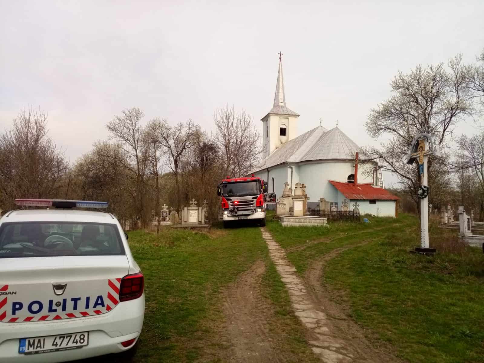 Incendiu cu pericol de propagare la o biserică din județul Satu Mare