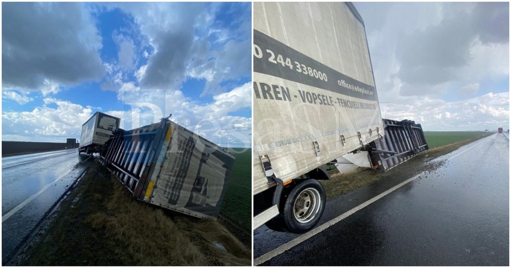 FOTO. Incident pe centura Careiului. Remorca unui TIR, răsturnată de vânt. Polițiștii la fața locului