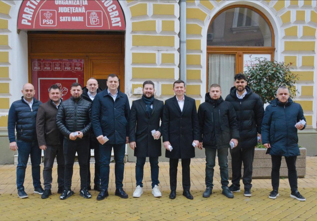 FOTO. Social-democrații sătmăreni au împărțit mărțișoare doamnelor și domnișoarelor pe stradă