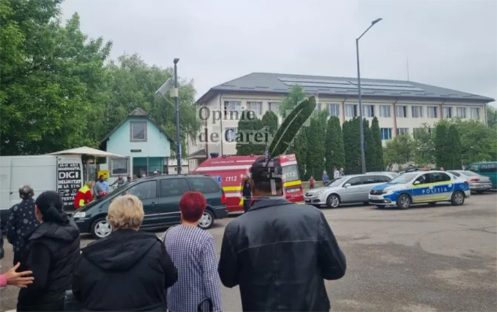 FOTO. Accident rutier în Carei: o femeie rănită pe trecerea de pietoni, în fața școlii