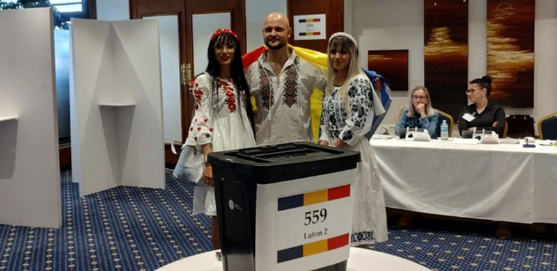FOTO. Alegeri prezidenţiale 2025: Diaspora votează | Prezență tot mai ridicată la urne față de precedentul tur I