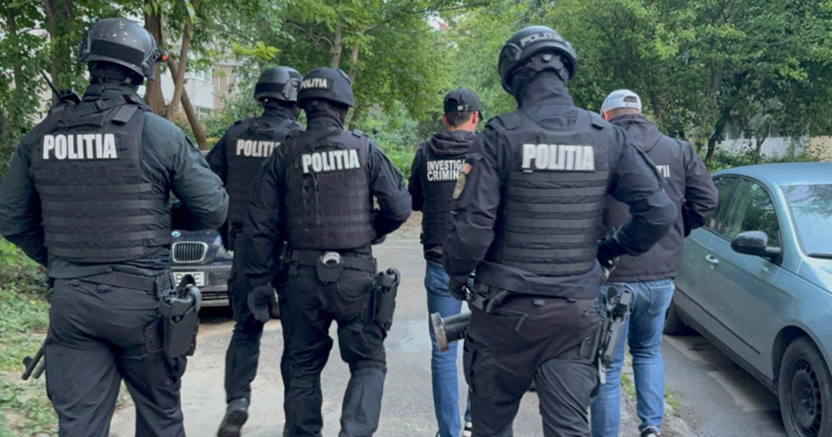 SATU MARE. Borfaș imposibil de încătușat. Și-a BĂTUT JOC de polițiștii, i-a amenințat cu moartea. Au intervenit mascații