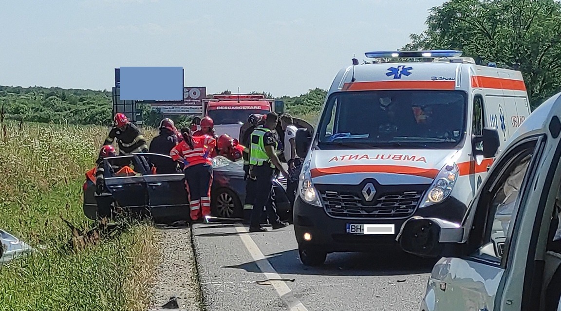 Accident în lanț în județul Satu Mare. O femeie a ajuns la spital