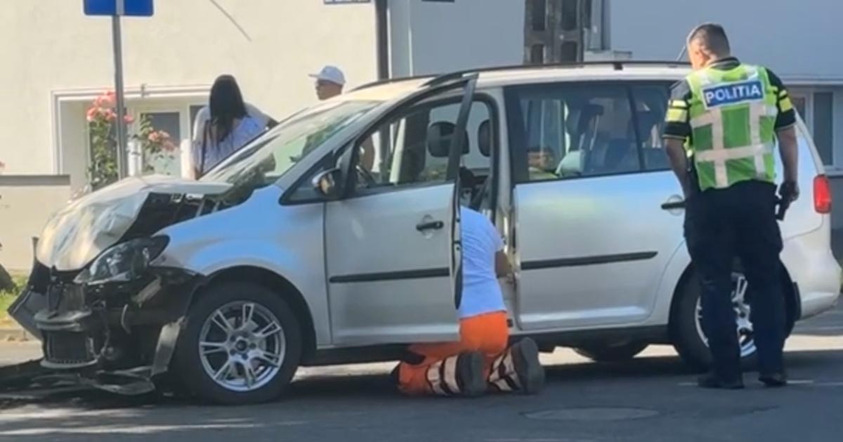 FOTO/VIDEO. Accident în municipiul Satu Mare. Două mașini implicate, o persoană ar fi fost rănită