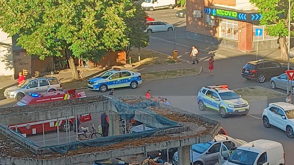 FOTO. Biciclist de 79 de ani, rănit în urma unui accident rutier pe strada Uzinei din Satu Mare