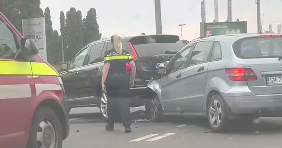 FOTO/VIDEO. Accident în lanț pe strada Botizului din Satu Mare. SMURD la fața locului