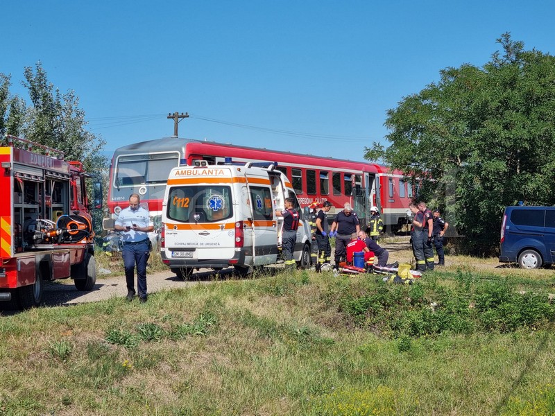 accident feroviar masina lovita de tren ambulanta pompieri satu mare3.jpg