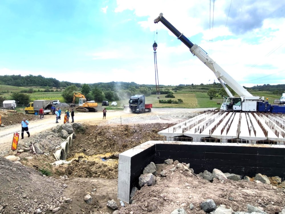 FOTOGALERIE. Un pod construit acum 100 de ani, înlocuit cu unul nou, în județul Satu Mare