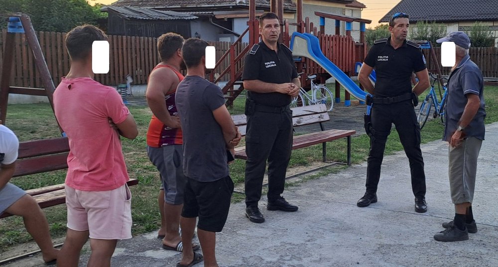 Hoții au vrut să calce cu căruțele și caii mai mulți polițiști locali din Odoreu