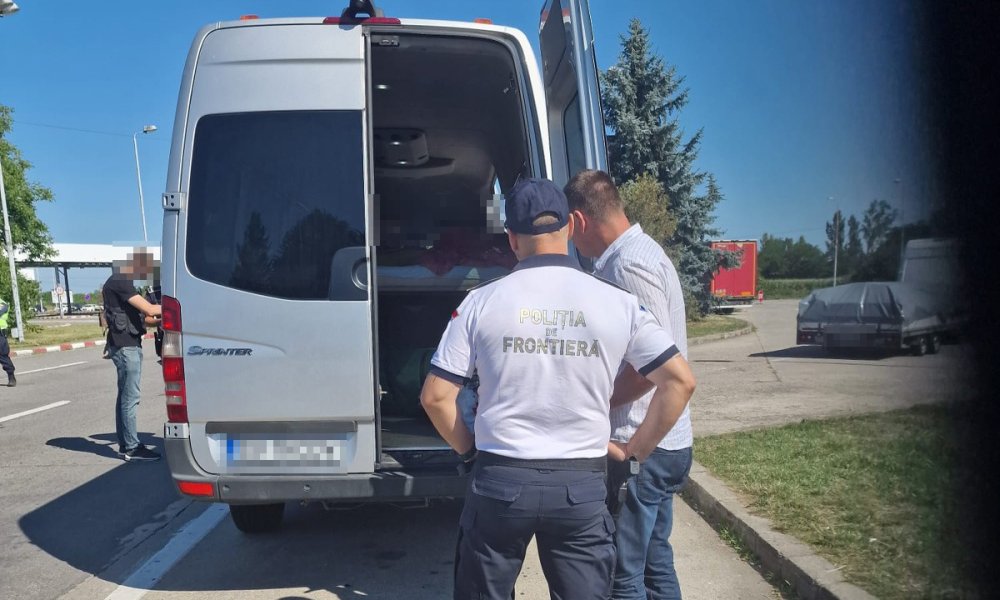 FOTO. Filtre ale frontieriștilor sătmăreni pe drumurile spre Ungaria. Amenzi de zeci de mii de lei