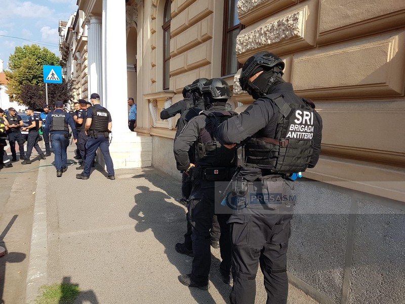 Val de amenințări trimise în mai multe unități din Satu Mare. Poliția și SRI au intrat pe fir
