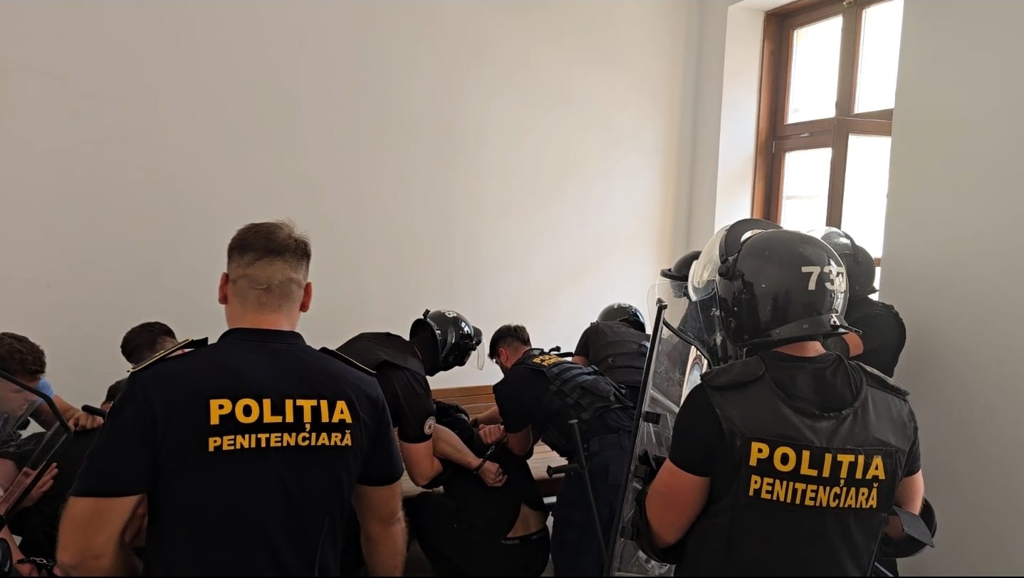 Cuțitarul-alcoolist din Negrești-Oaș. Amenințări cu moartea, nu au scăpat nici judecătorii