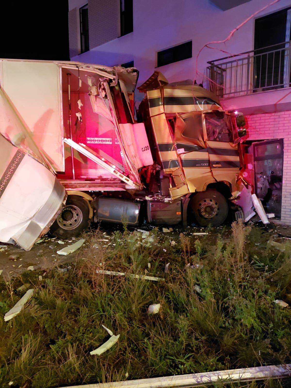 accident cluj bloc1.jpg