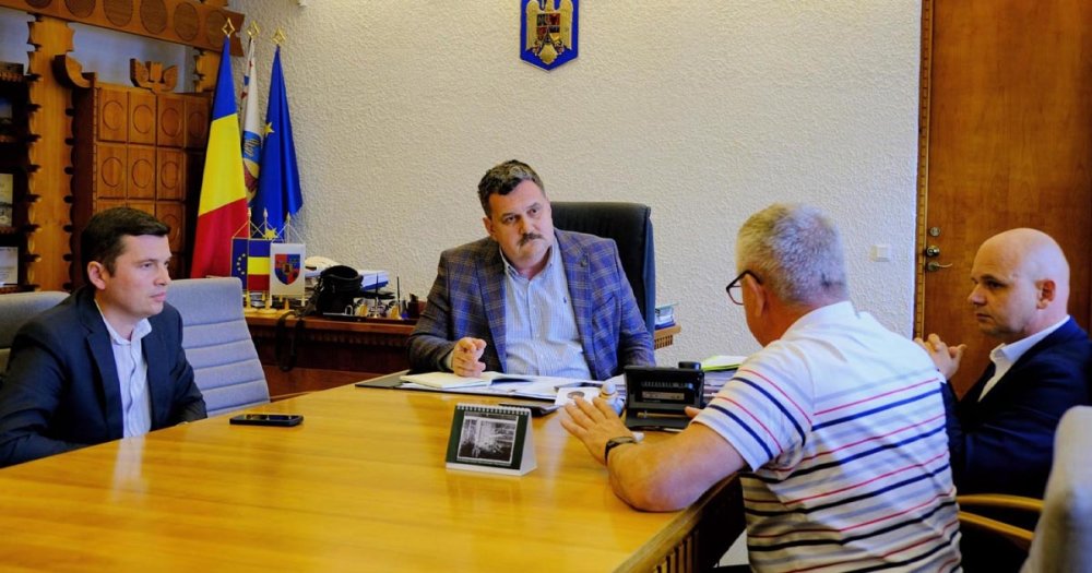 Întâlnire de lucru pe tema stațiilor pentru navetiști din municipiul Satu Mare. Ce spun autoritățile județene
