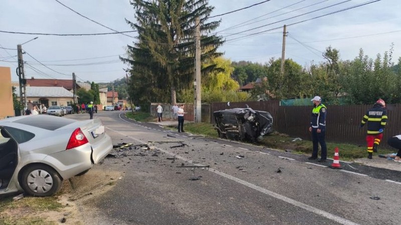 FOTO/VIDEO. Accident cumplit în țară. Doi tineri au murit după un impact teribil