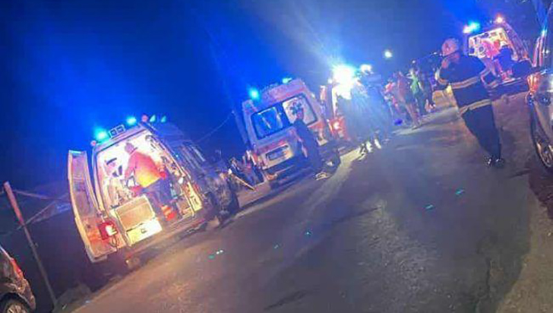 ambulante smurd ambulanta noaptea accident.jpg