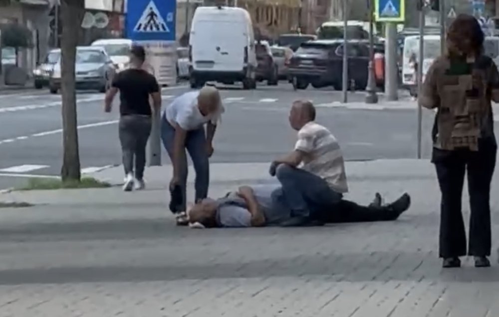 barbat cazut pe strada satu mare.jpg