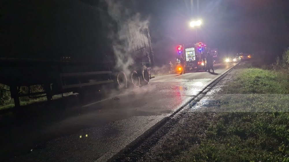 incendiu noaptea TIR remorca (2).jpg