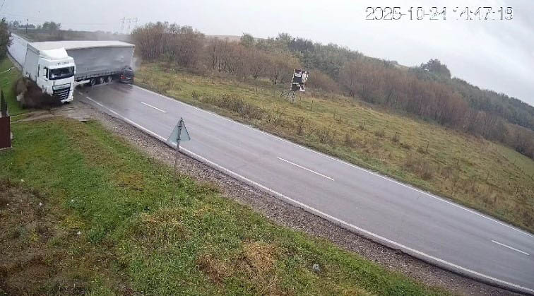 accident tir pascani 1.jpg