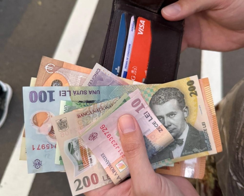 Sătmăreanul și-a pierdut portofelul cu tot cu acte, bani și carduri. Grație jandarmilor, l-a primit înapoi