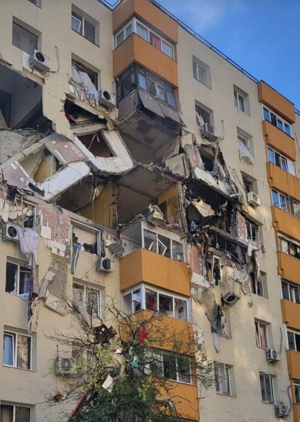 explozie bloc capitala1.jpg