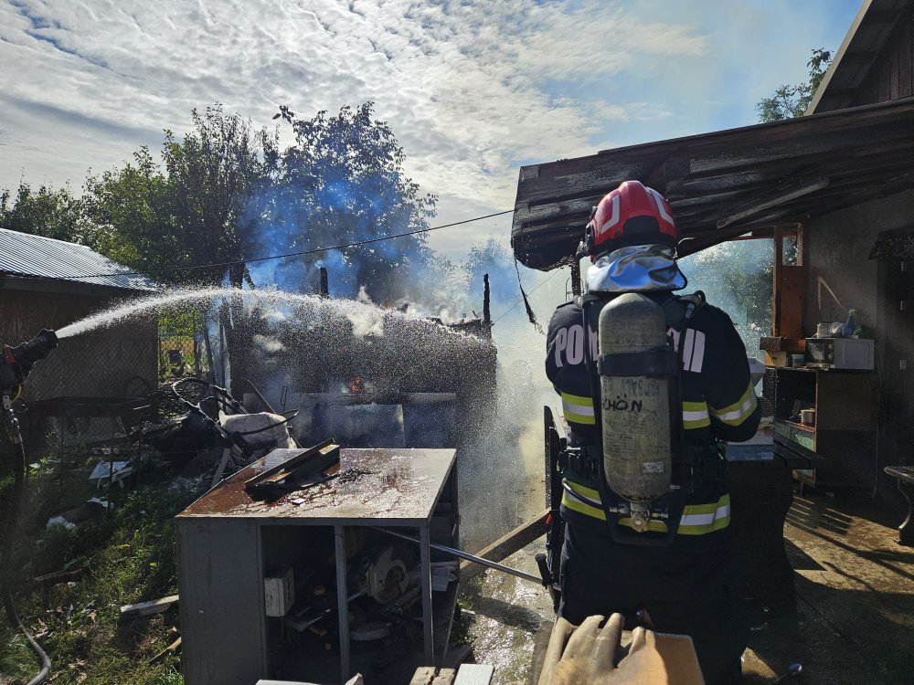 incendiu pompieri casa (3).jpg