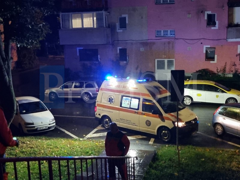 persoana gasita inconstienta ambulanta noaptea.jpg