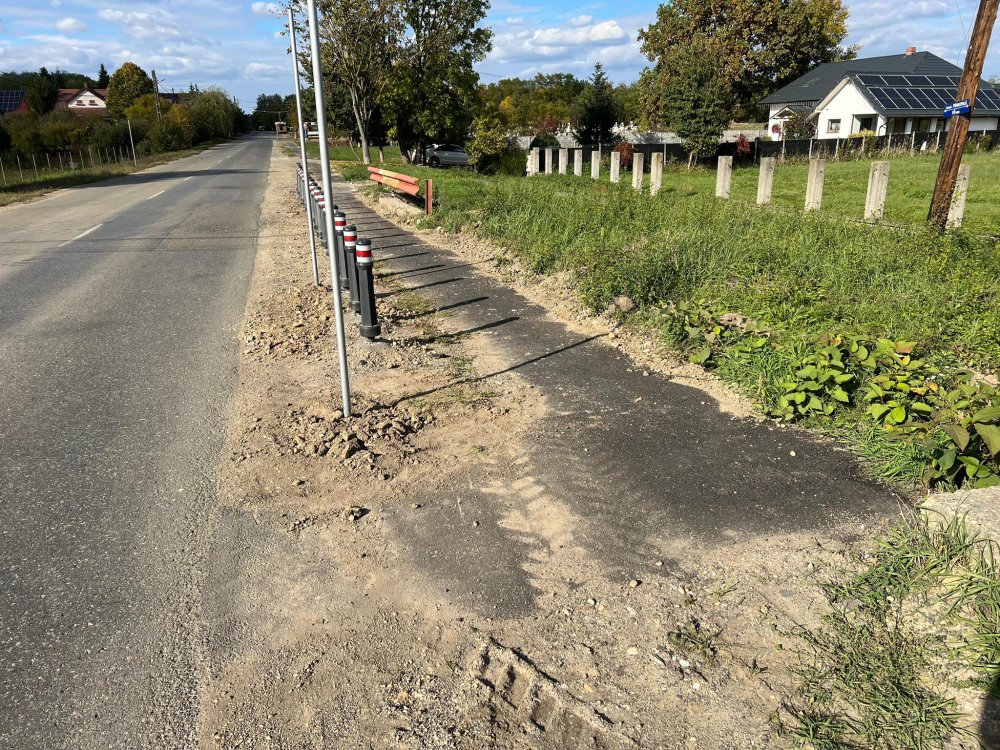 pista biciclete turnata pe iarba (3).jpg