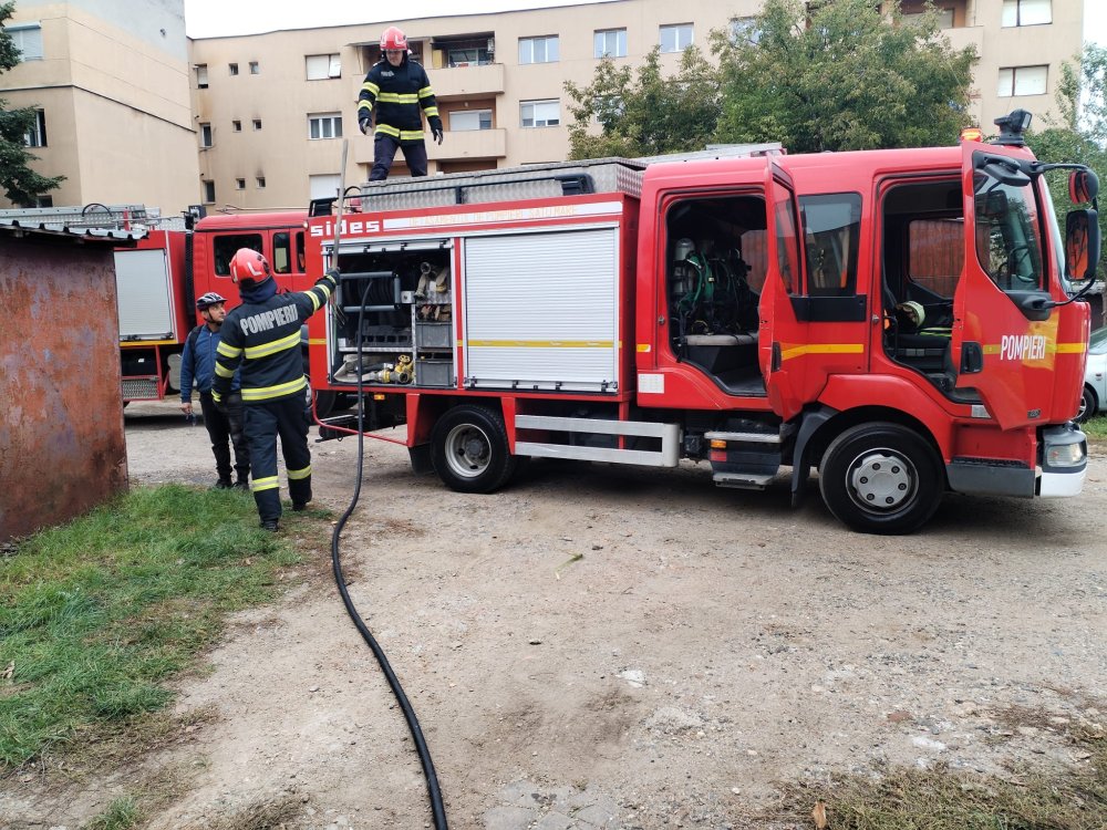 Incendiu într-un apartament din municipiul Satu Mare. De la ce a pornit totul