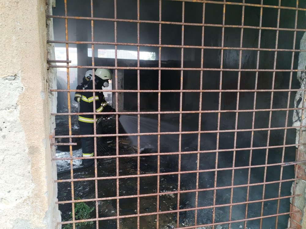 pompieri incendiu centrala dezafectata satu mare (2).jpg