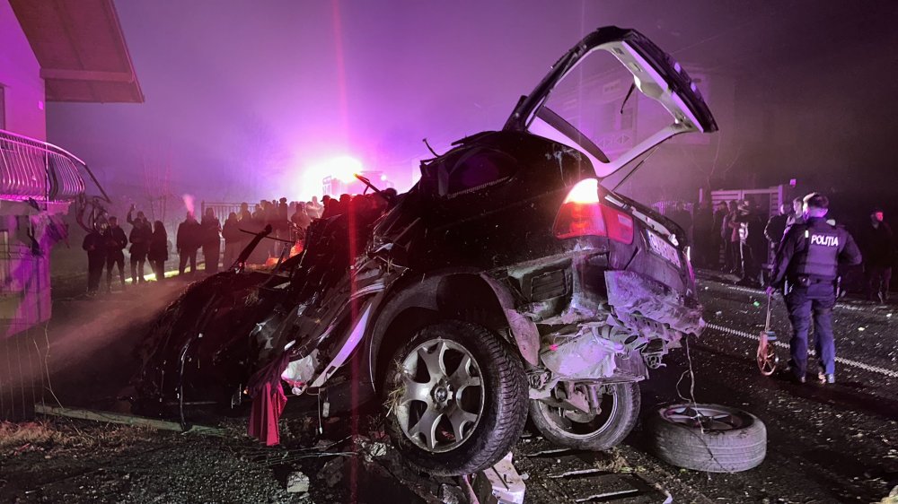 FOTO/VIDEO. S-a rostogolit cu X5-ul, daună totală. Șoferul, tatăl a doi copii, a murit