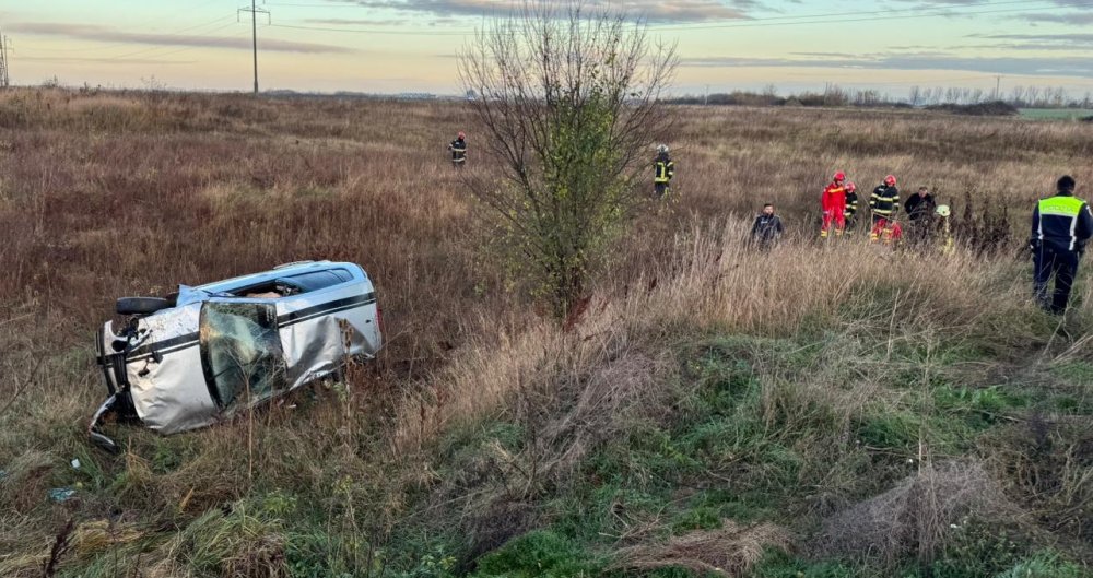 accident masina pe camp pompieri (1).jpg