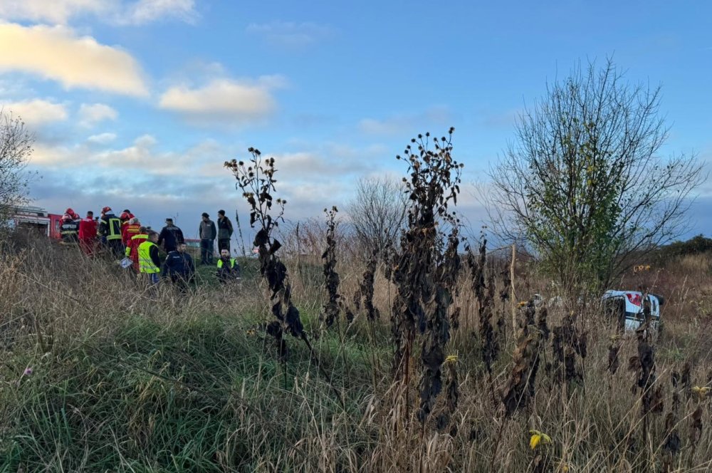 accident masina pe camp pompieri (3).jpg