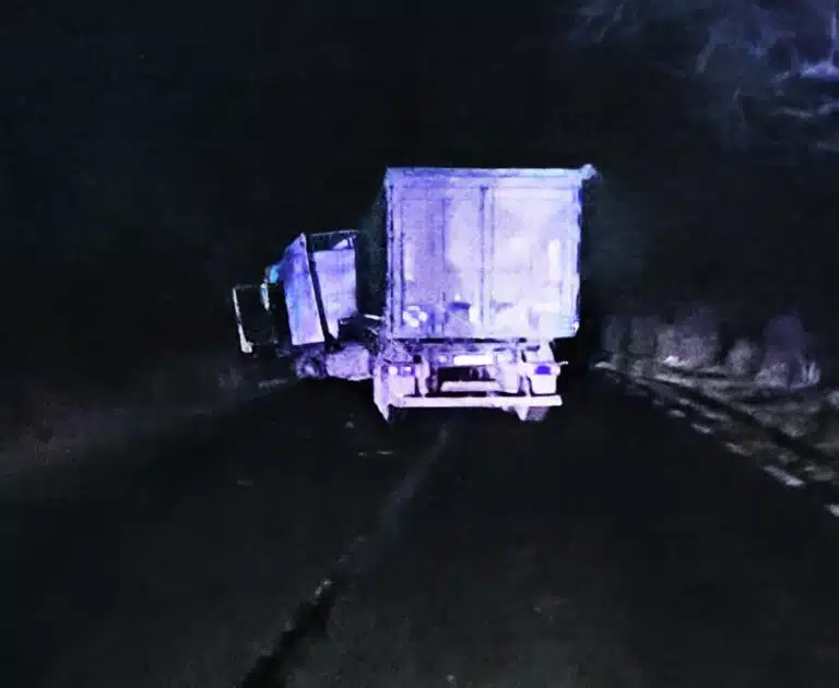 accident tir noaptea masina rupta in doua (1).webp