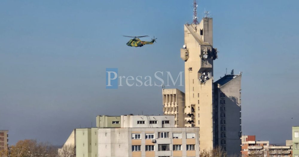 FOTO/VIDEO. Elicopter al Forțelor Aeriene Române, deasupra Sătmarului