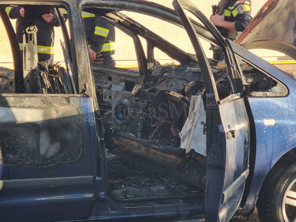 masina incendiu pompieri1.jpg