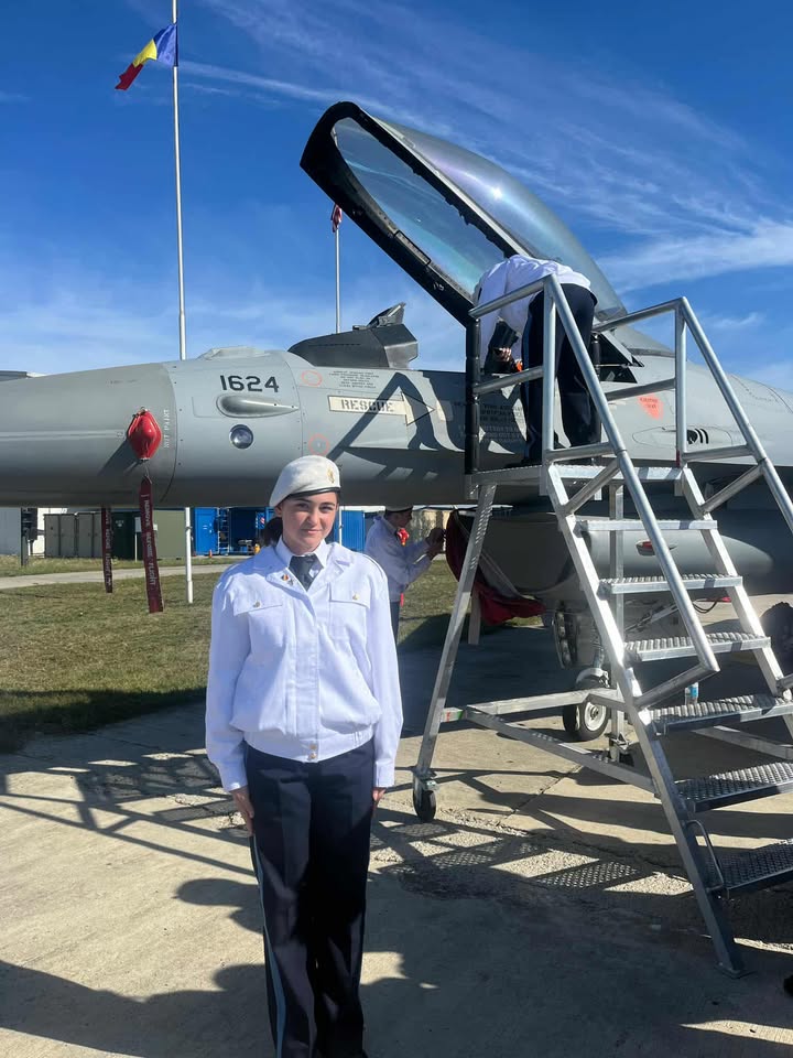 sara scoala militara ARMATA (4).jpg