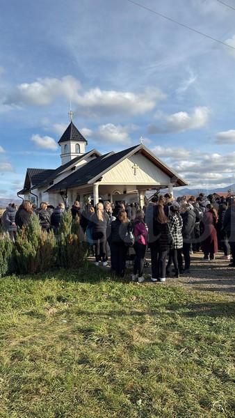 înmormântare tânăr negresti2.jpg