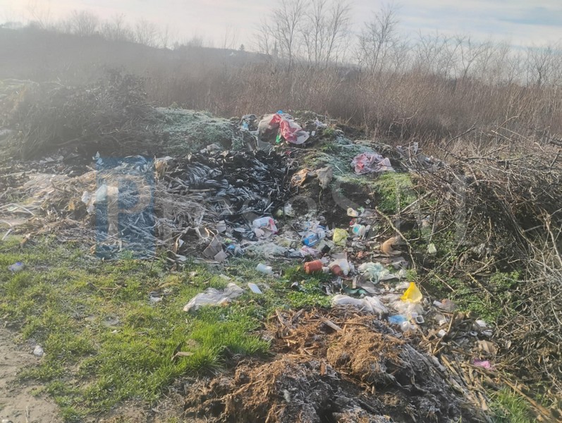 groapa de gunoi cimitir Lazuri8.jpg
