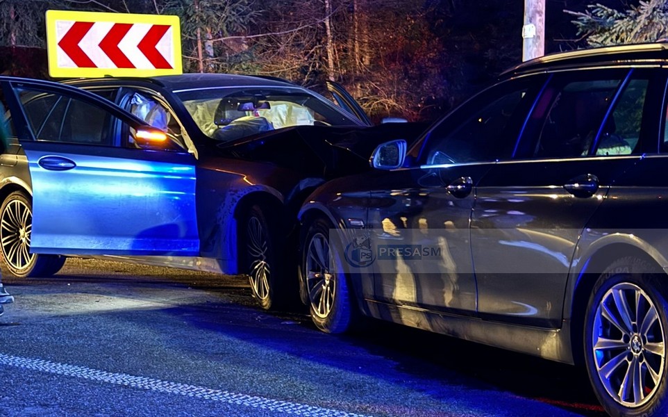 FOTO. Coliziune frontală între două mașini, șapte persoane au fost rănite, în județul vecin