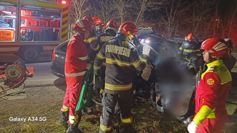 accident mortal noaptea pompieri descarcerare (5).jpg