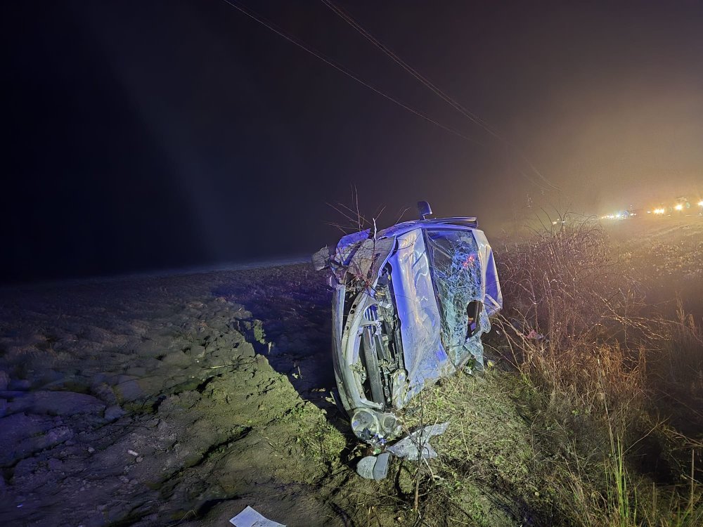 accident noaptea masina rasturnata pe camp (1).jpeg