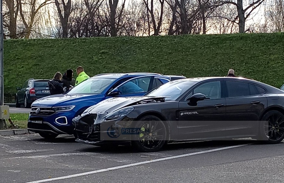 accident politia locala porsche volkswagen centru satu mare (2).jpg