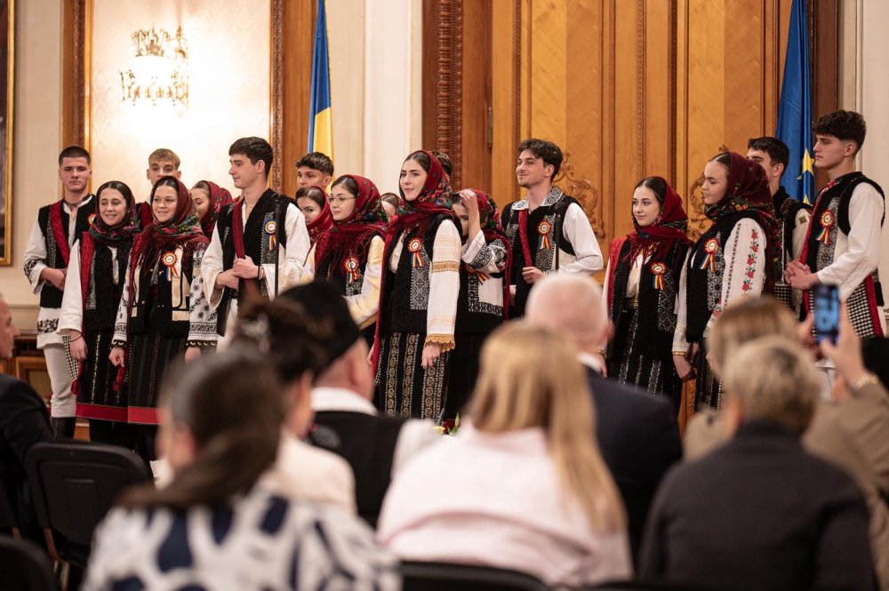 adrian cozma colindatori (2).jpg