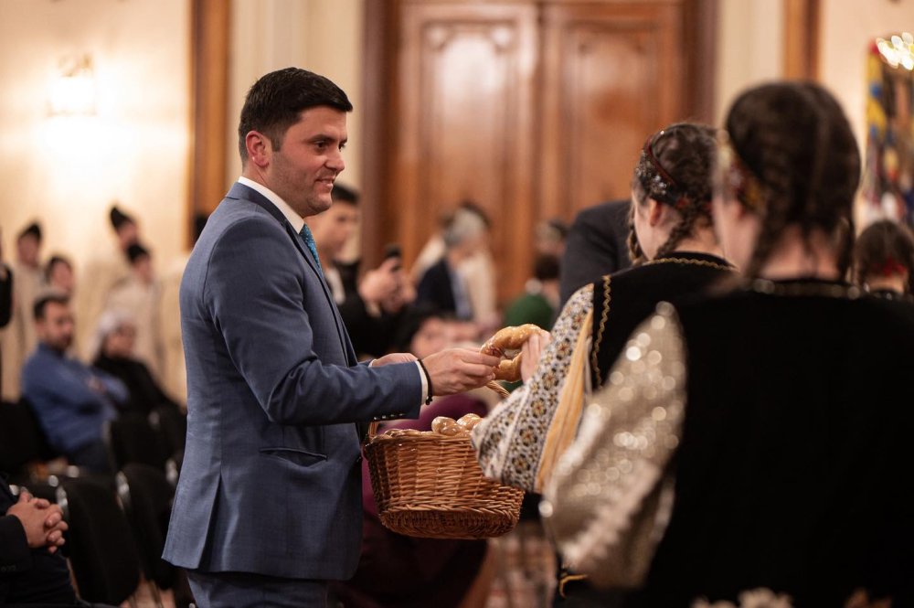 adrian cozma colindatori (3).jpg