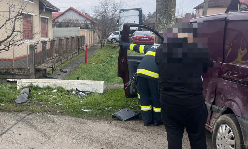 masina in stalp ziua odoreu.png