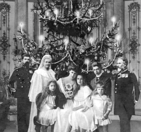 primul brad de craciun al familiei regale in Romania.png