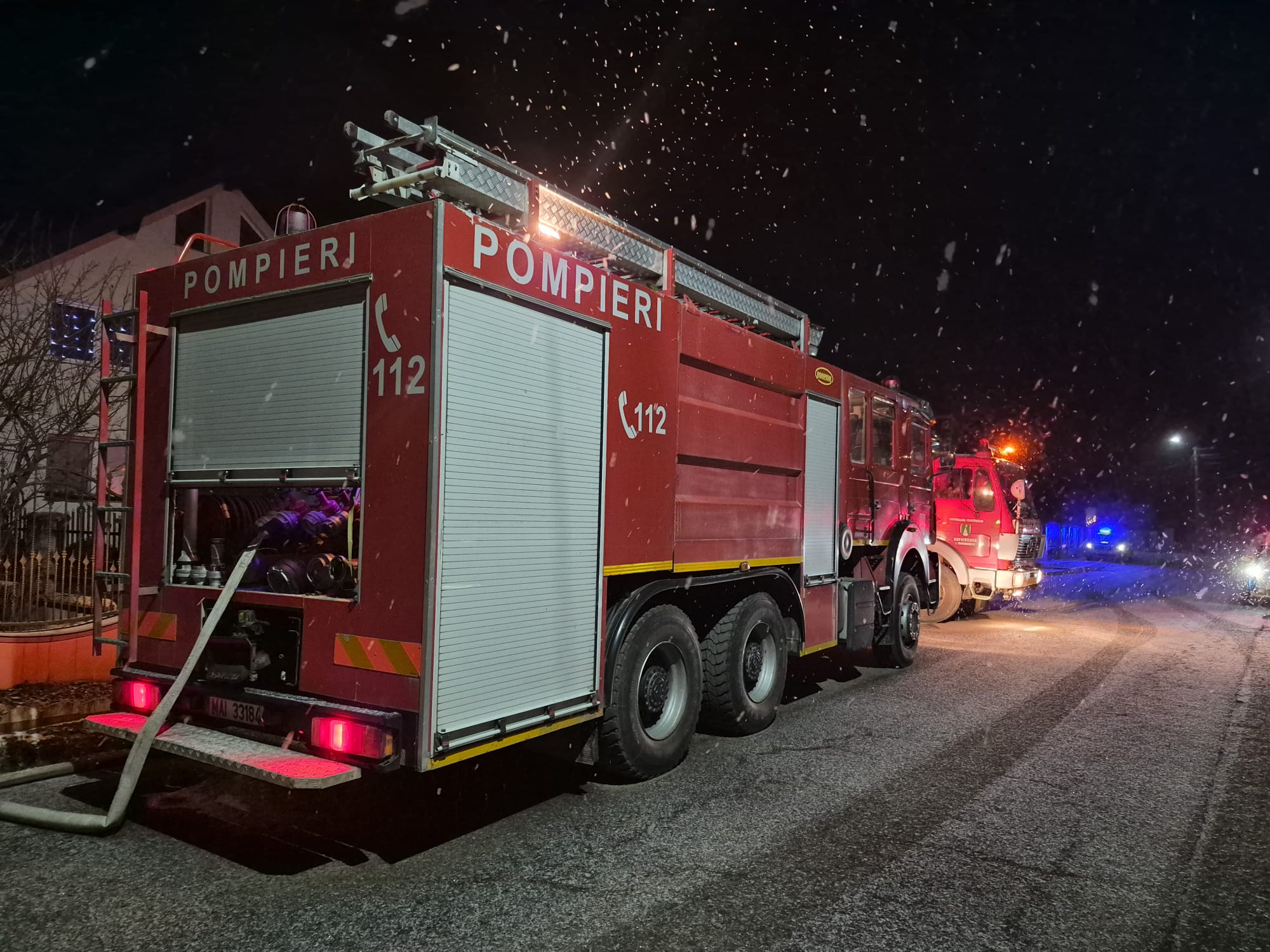 Incendiu în municipiul Satu Mare. Intervin pompierii